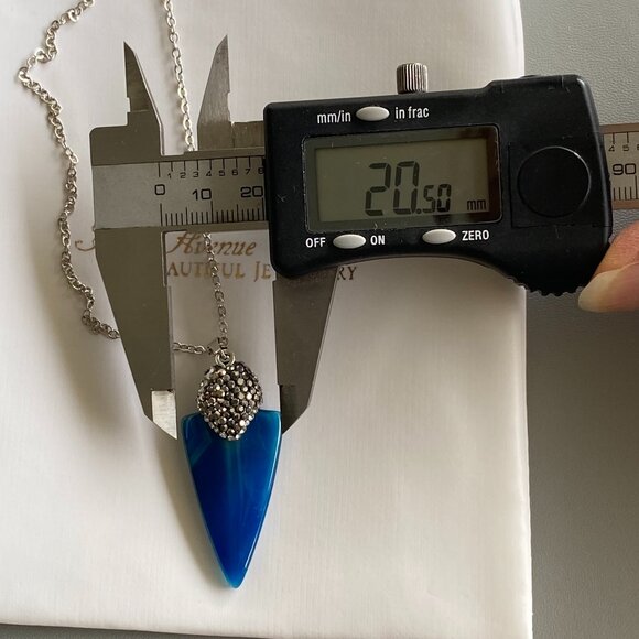 FAC Arrowhead Natural Blue Agate Gemstone Necklace - Picture 4 of 6